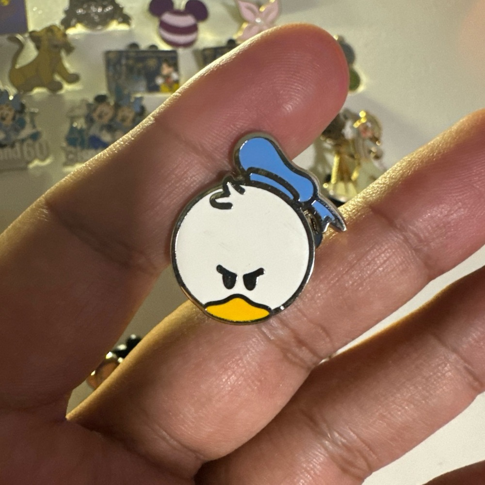 Disney Colorful Character Pin Collection - Picture 6 of 6